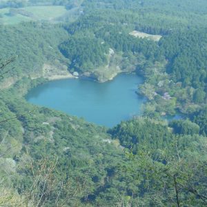 山頂からの半田沼（ハートレイク）