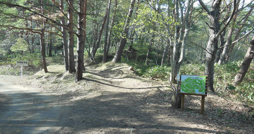 半田山登山道入り口